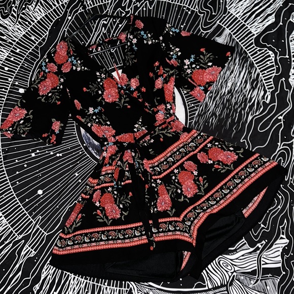 Cute floral black & red short one piece romper size medium - Picture 4 of 8